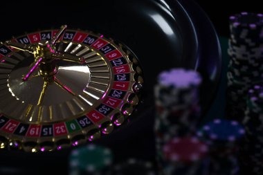 Antarmuka aplikasi valofe menampilkan menu utama dengan pilihan pertandingan Liga 1, meja dealer langsung, dan permainan slot